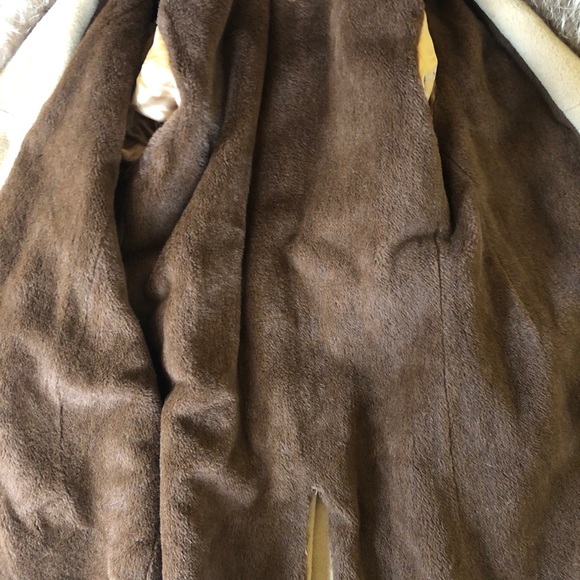 Tan coat with fur collar - Picture 4 of 4